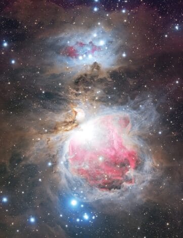 La nebulosa de Orión M42, con nubes de gas rosadas y azules alrededor de un cúmulo de estrellas, captada por el telescopio del Observatorio Astronómico de Trevinca.